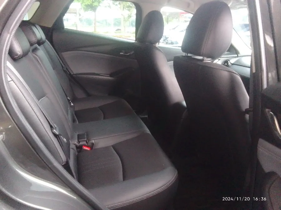 Foto Mobil Bekas Kabin Belakang Mazda CX-3 2.0 tahun 2020