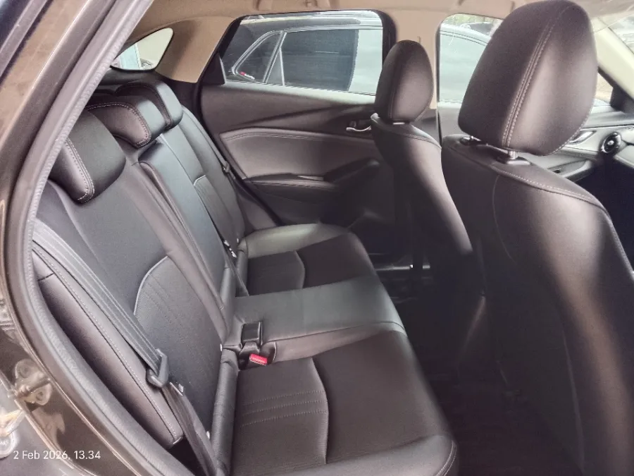 Foto Mobil Bekas Kabin Belakang Mazda CX-3 2.0 tahun 2020
