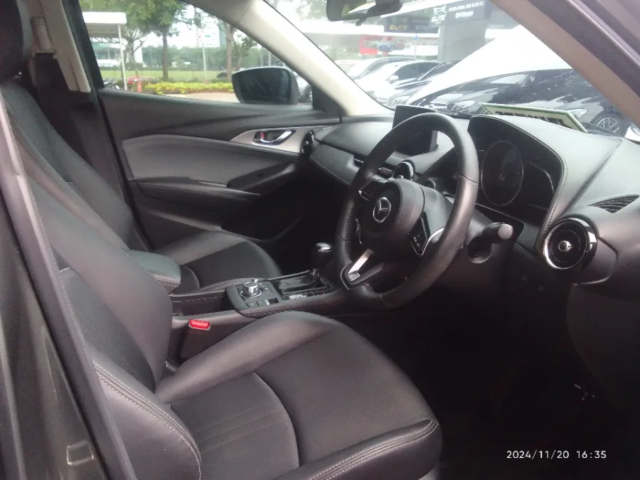 Foto Mobil Bekas Kabin Depan Mazda CX-3 2.0 tahun 2020