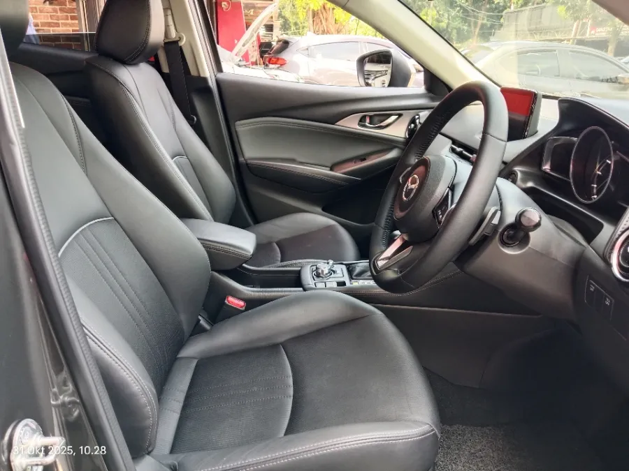 Foto Mobil Bekas Kabin Depan Mazda CX-3 2.0 tahun 2020