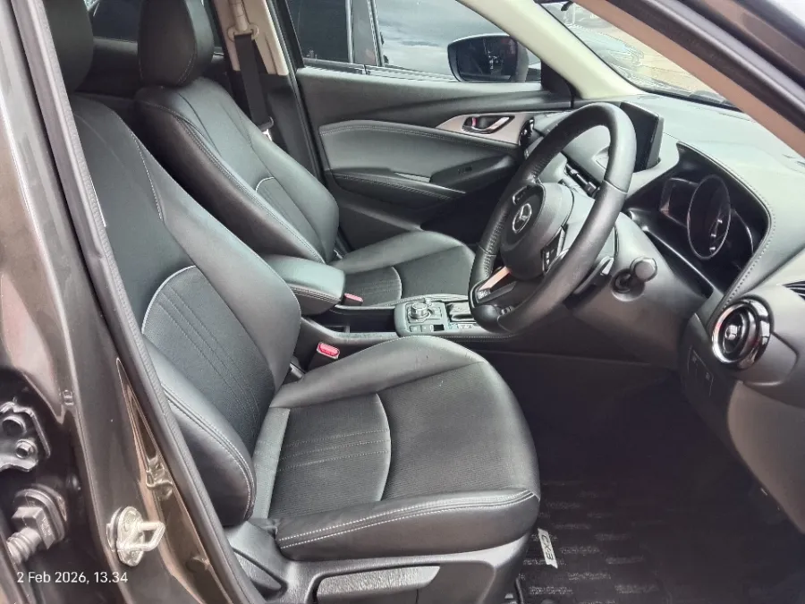 Foto Mobil Bekas Kabin Depan Mazda CX-3 2.0 tahun 2020