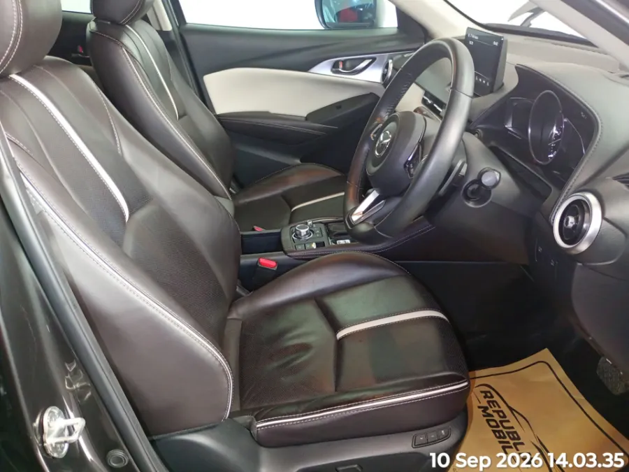 Foto Mobil Bekas Kabin Depan Mazda CX-3 2.0 tahun 2023