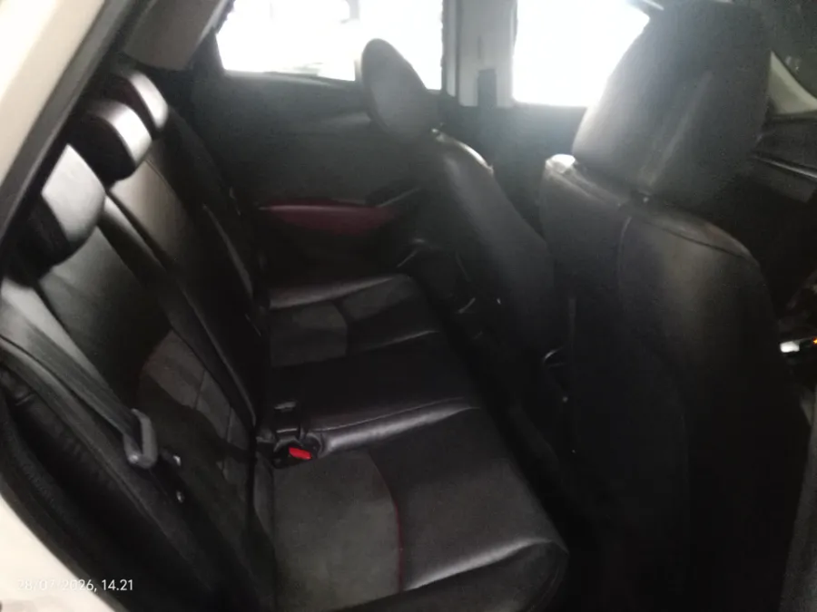 Foto Mobil Bekas Kabin Belakang Mazda CX-3 2.0 Grand Touring tahun 2017