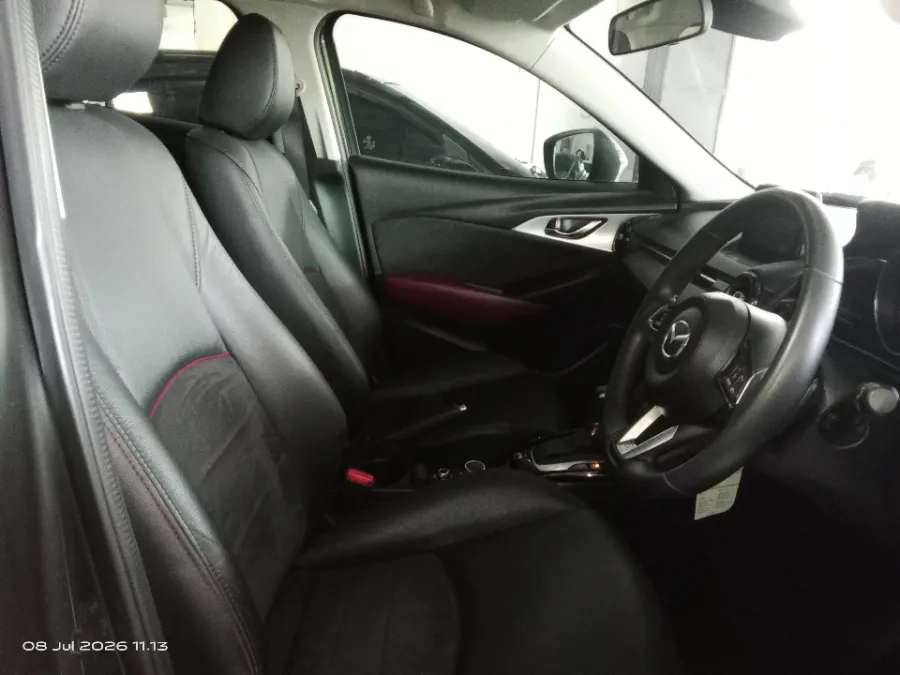 Foto Mobil Bekas Kabin Depan Mazda CX-3 2.0 Grand Touring tahun 2017
