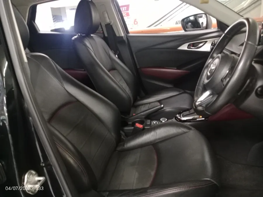 Foto Mobil Bekas Kabin Depan Mazda CX-3 2.0 Grand Touring tahun 2018