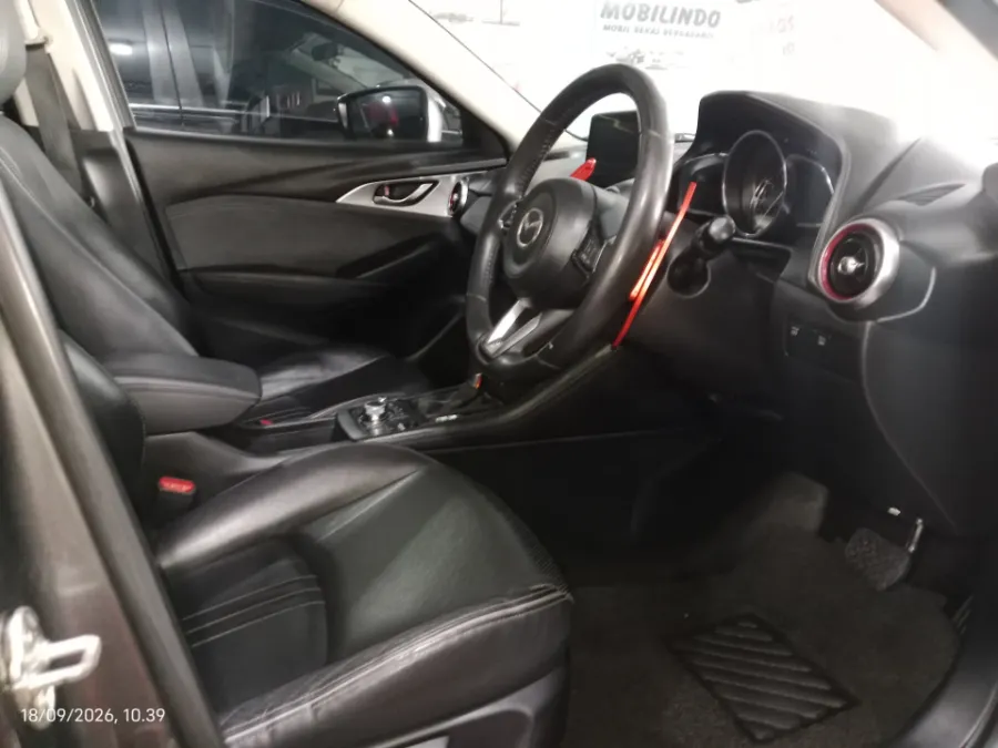 Foto Mobil Bekas Kabin Depan Mazda CX-3 2.0 Grand Touring tahun 2018