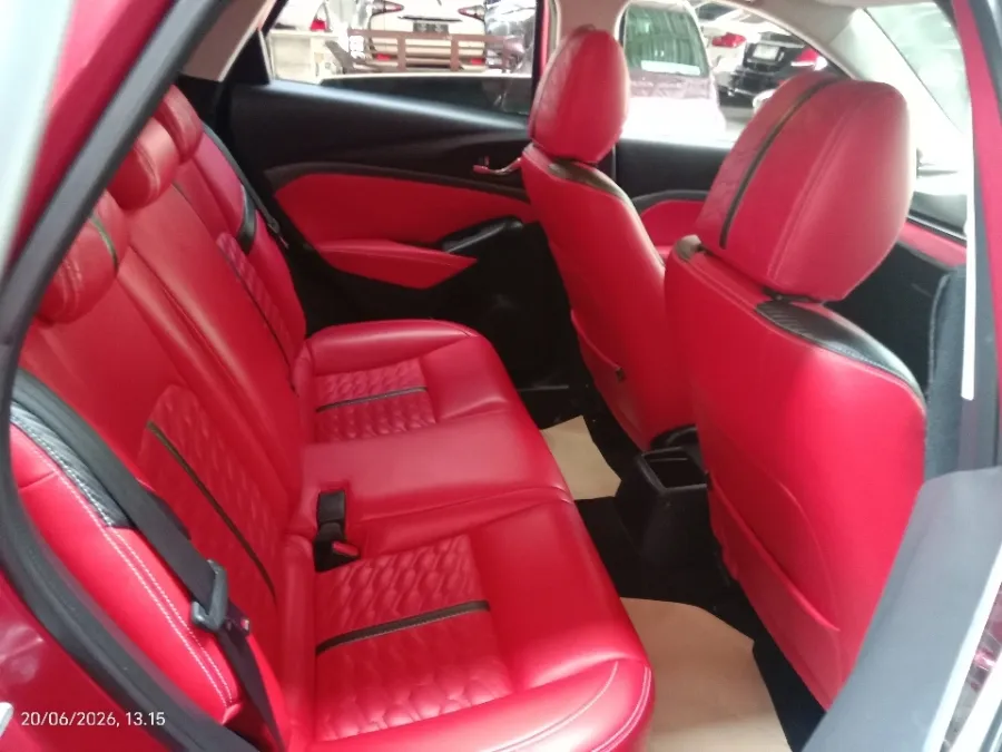 Foto Mobil Bekas Kabin Belakang Mazda CX-3 2.0 Touring tahun 2017