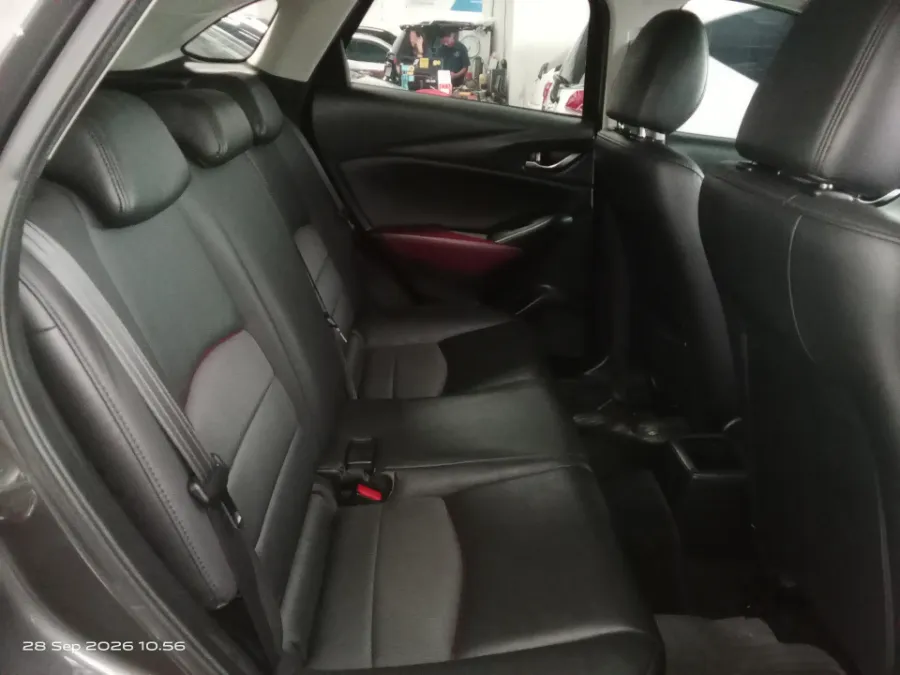 Foto Mobil Bekas Kabin Belakang Mazda CX-3 2.0 Touring tahun 2017