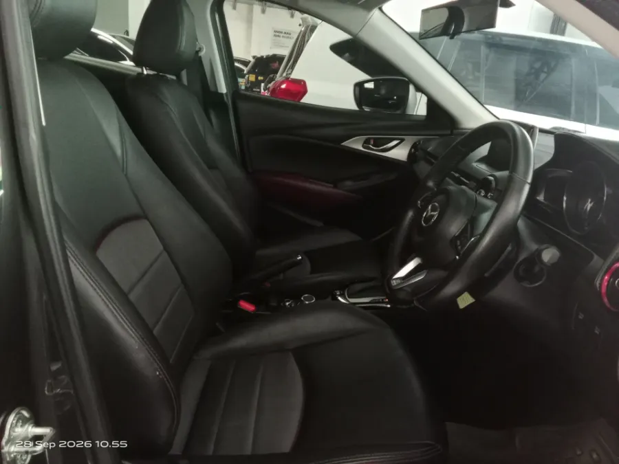 Foto Mobil Bekas Kabin Depan Mazda CX-3 2.0 Touring tahun 2017