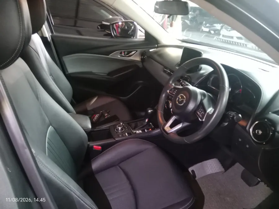 Foto Mobil Bekas Kabin Depan Mazda CX-3 2.0 Touring tahun 2019