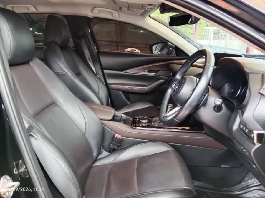 Foto Mobil Bekas Kabin Depan Mazda CX-30 2.0 tahun 2019