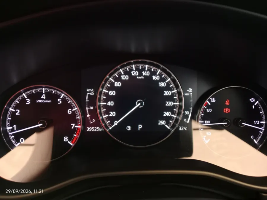 Foto Mobil Bekas Odometer Mazda CX-30 2.0 tahun 2019
