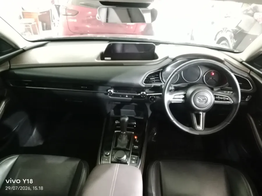 Foto Mobil Bekas Dashboard Mazda CX-30 2.0 tahun 2020