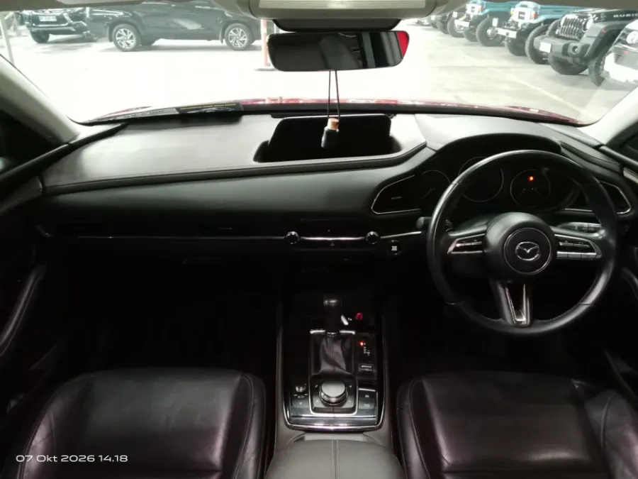 Foto Mobil Bekas Dashboard Mazda CX-30 2.0 tahun 2020