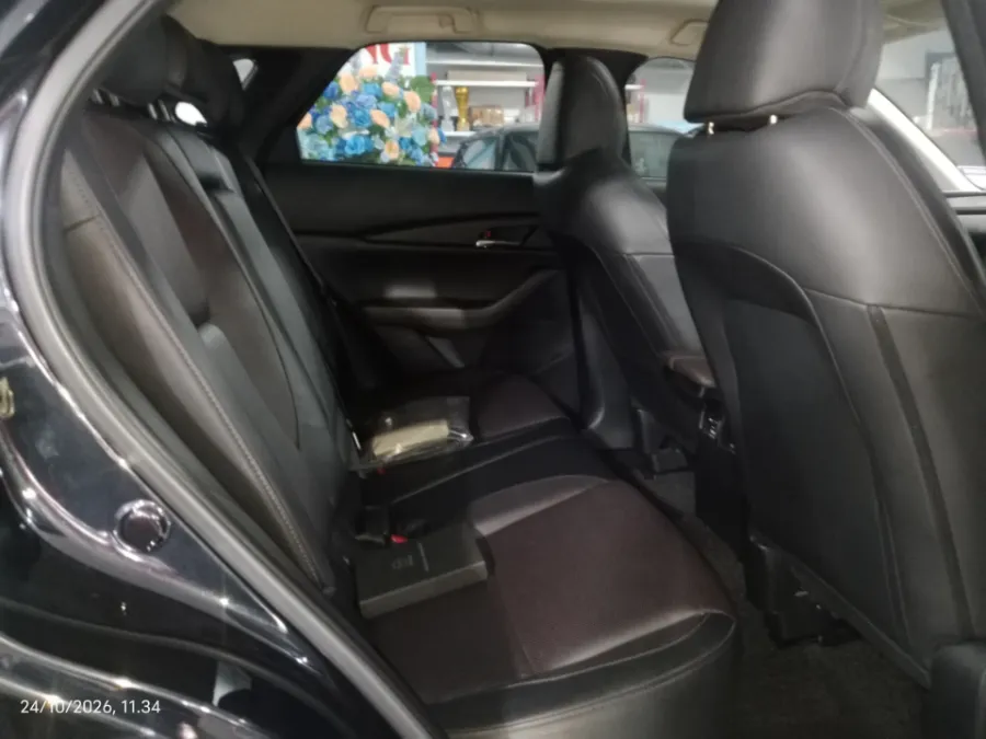 Foto Mobil Bekas Kabin Belakang Mazda CX-30 2.0 tahun 2020