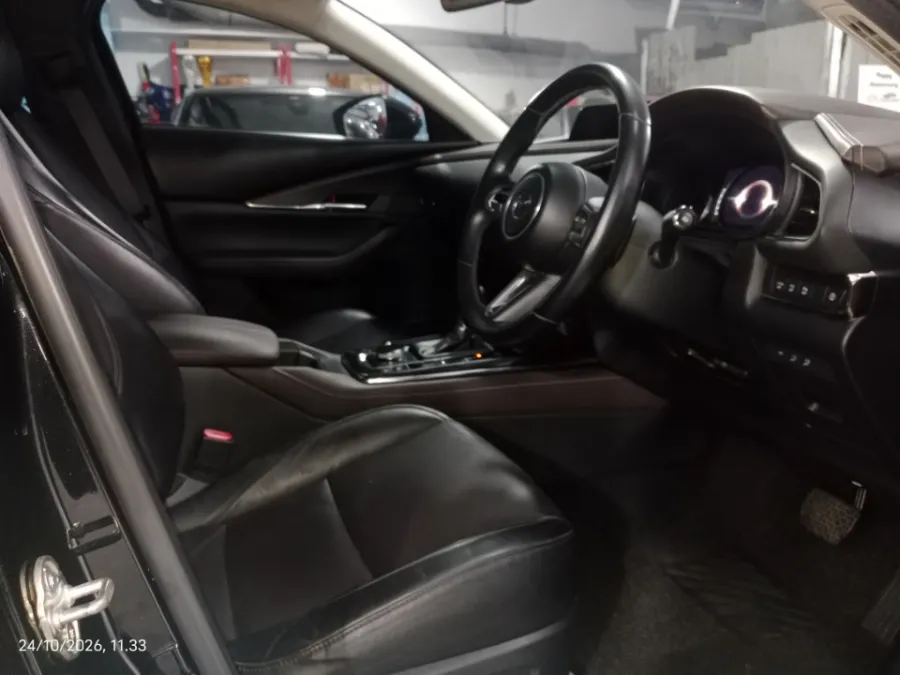 Foto Mobil Bekas Kabin Depan Mazda CX-30 2.0 tahun 2020