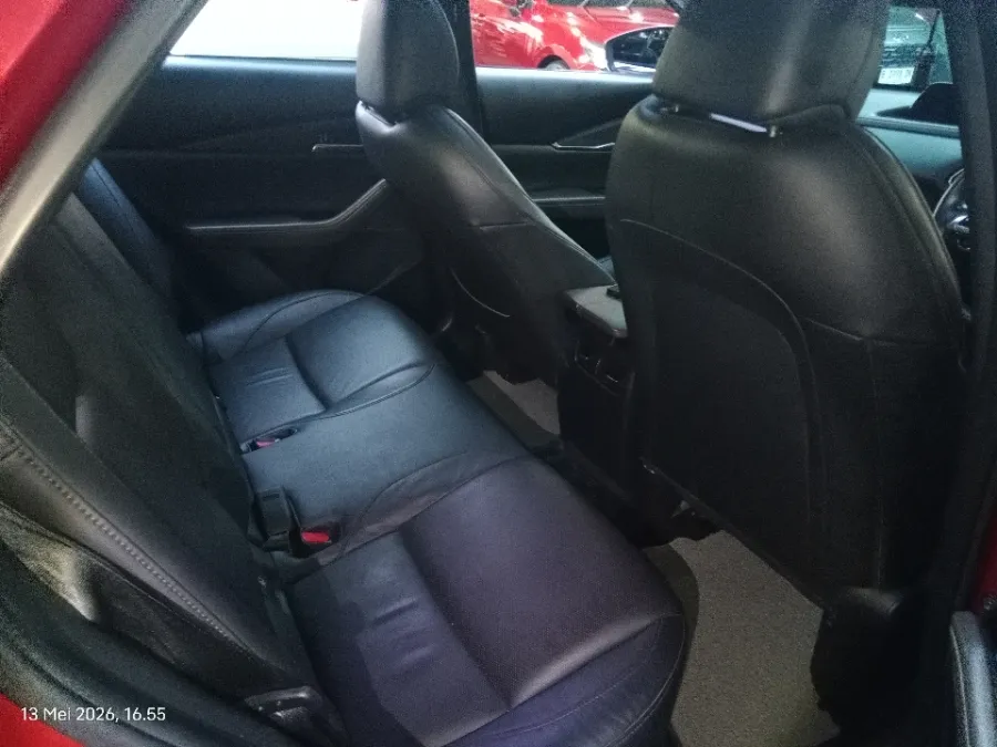 Foto Mobil Bekas Kabin Belakang Mazda CX-30 2.0 tahun 2021