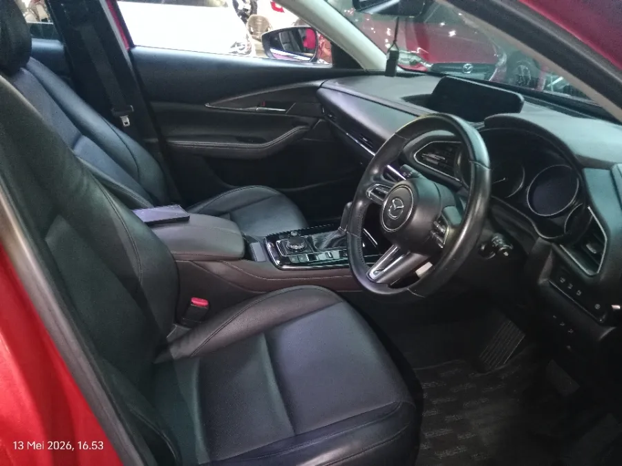 Foto Mobil Bekas Kabin Depan Mazda CX-30 2.0 tahun 2021
