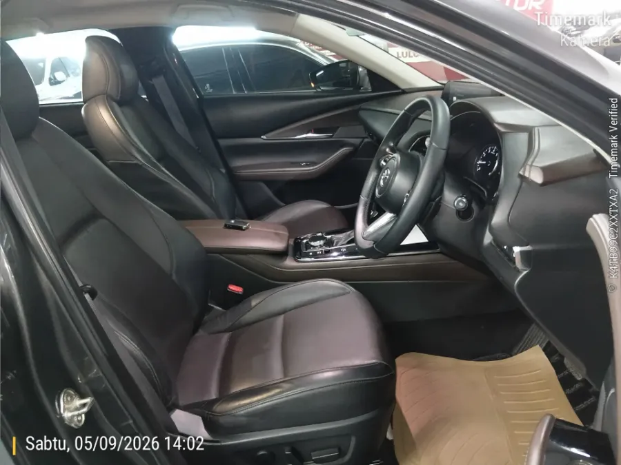 Foto Mobil Bekas Kabin Depan Mazda CX-30 2.0 tahun 2021