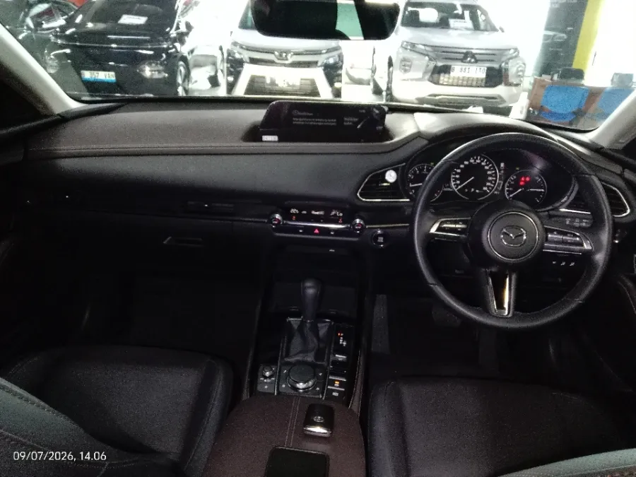 Foto Mobil Bekas Dashboard Mazda CX-30 2.0 tahun 2023
