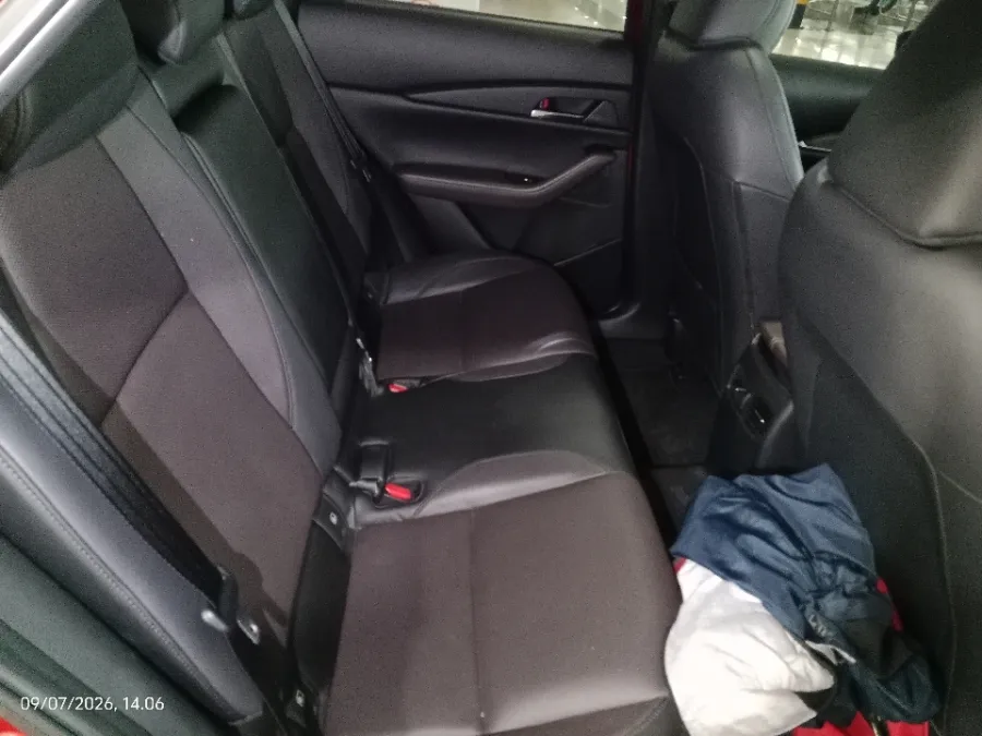 Foto Mobil Bekas Kabin Belakang Mazda CX-30 2.0 tahun 2023