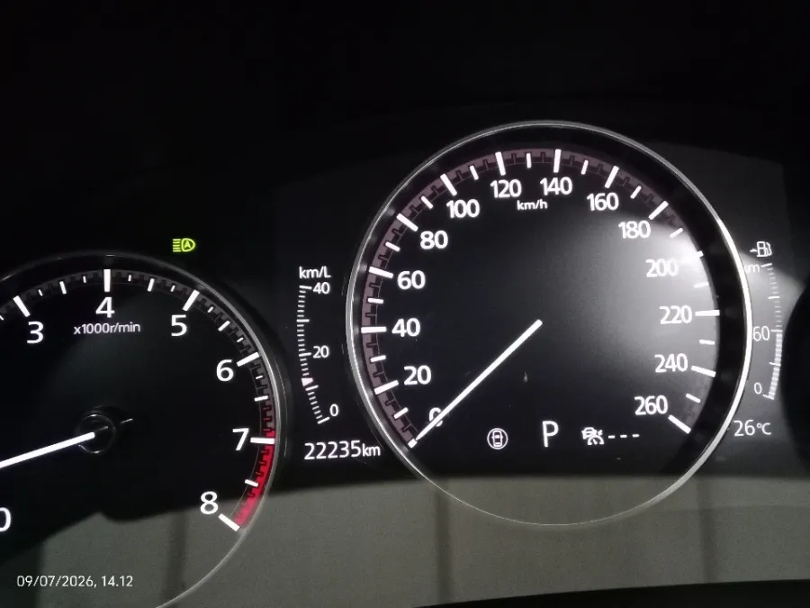 Foto Mobil Bekas Odometer Mazda CX-30 2.0 tahun 2023
