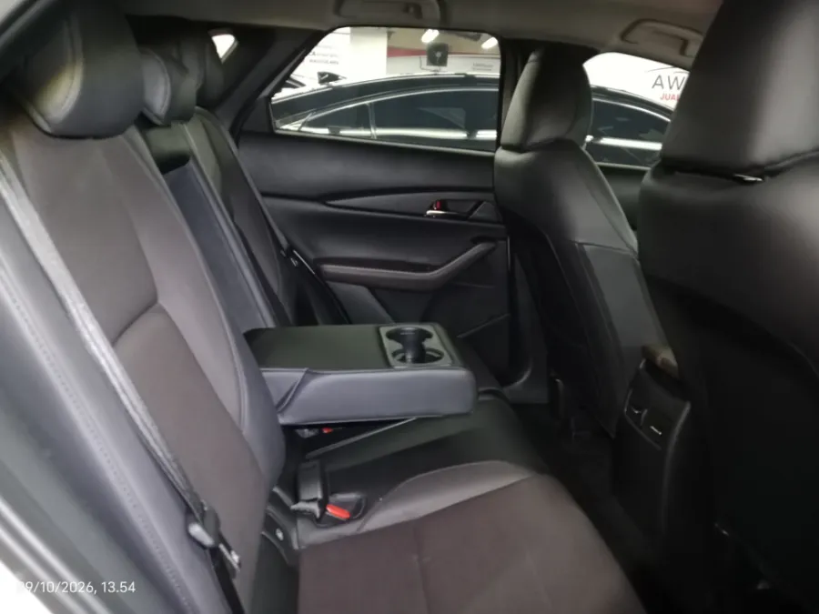 Foto Mobil Bekas Kabin Belakang Mazda CX-30 2.0 tahun 2024