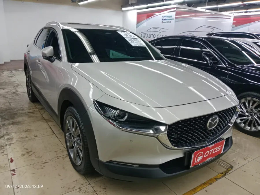 Foto Mobil Bekas Kanan Depan Mazda CX-30 2.0 tahun 2024