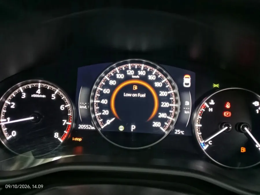 Foto Mobil Bekas Odometer Mazda CX-30 2.0 tahun 2024