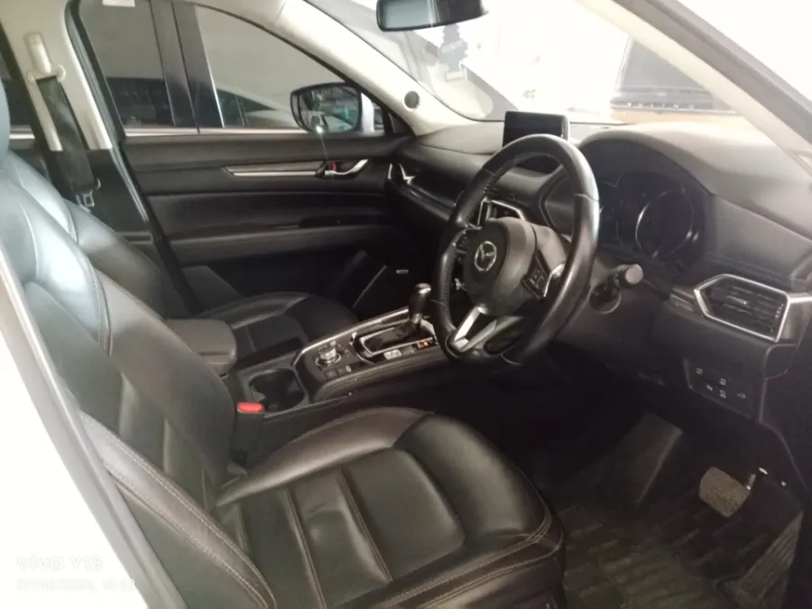 Foto Mobil Bekas Kabin Depan Mazda CX-5 2.0 tahun 2021