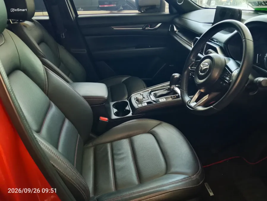 Foto Mobil Bekas Kabin Depan Mazda CX-5 2.0 tahun 2022