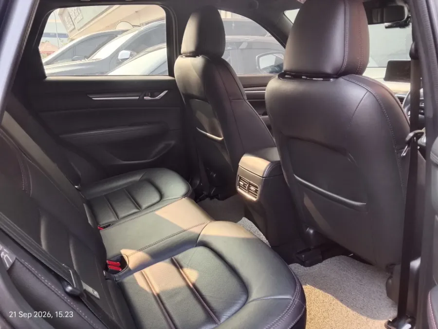 Foto Mobil Bekas Kabin Belakang Mazda CX-5 2.0 tahun 2023