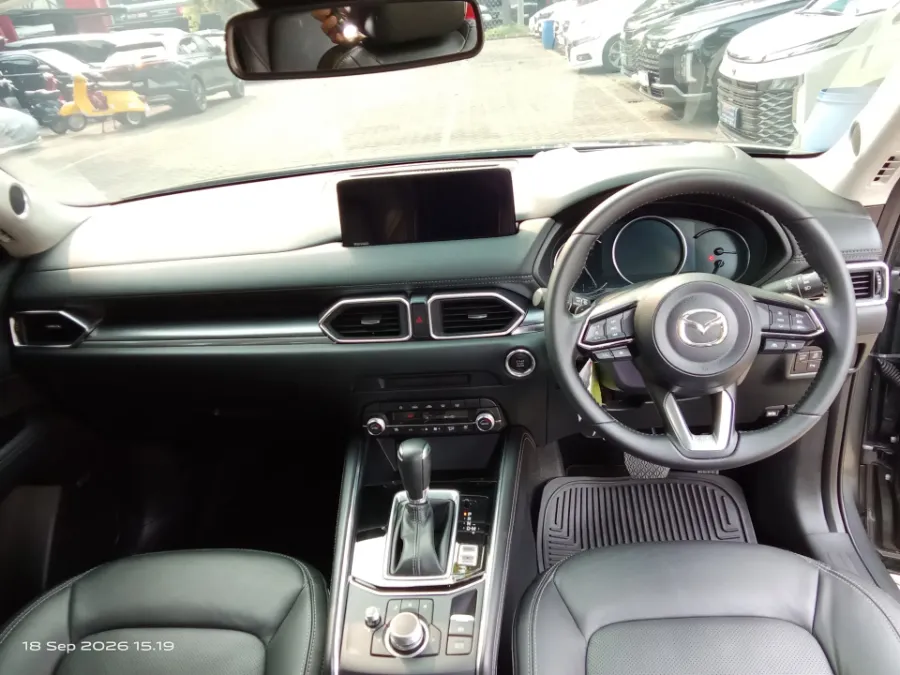 Foto Mobil Bekas Dashboard Mazda CX-5 2.0 tahun 2024