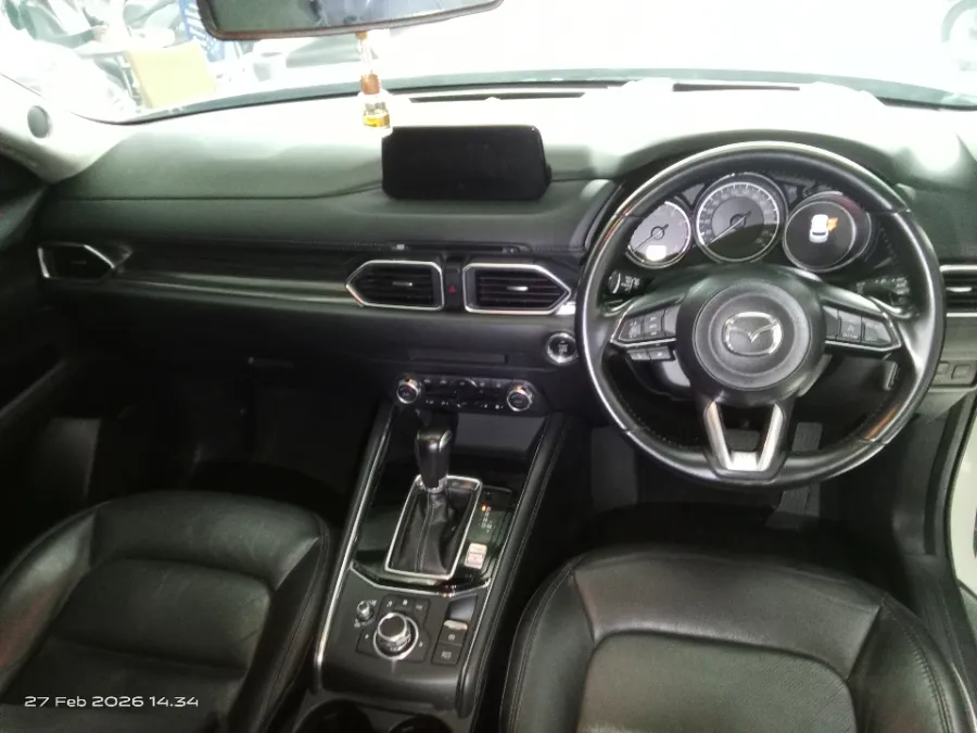 Foto Mobil Bekas Dashboard Mazda CX-5 2.4 tahun 2017