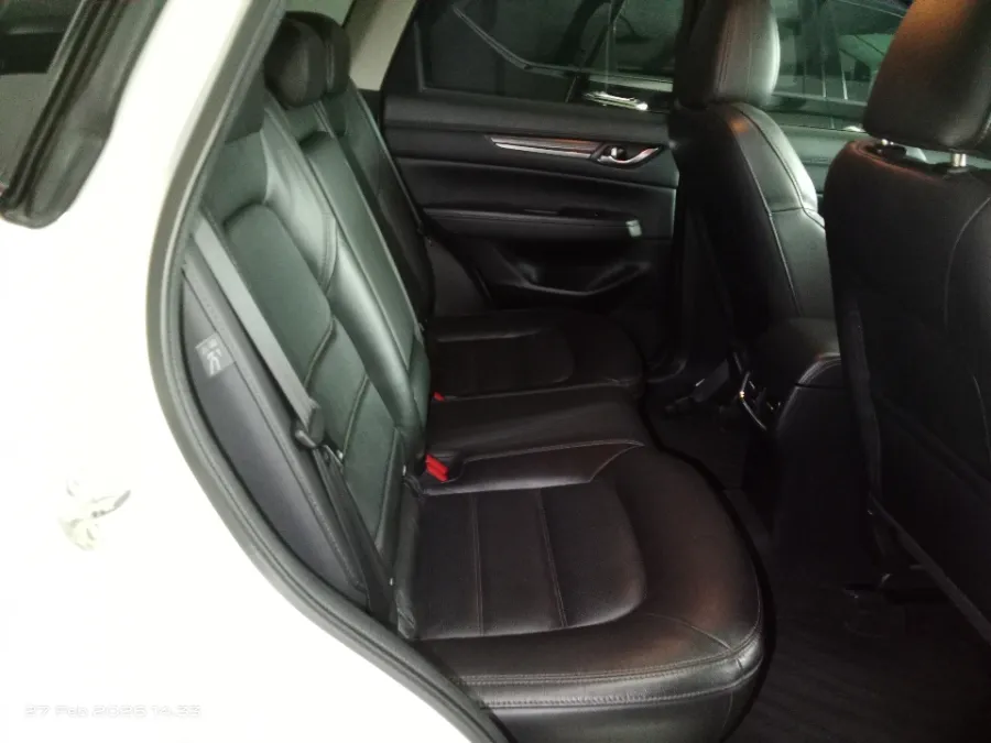 Foto Mobil Bekas Kabin Belakang Mazda CX-5 2.4 tahun 2017