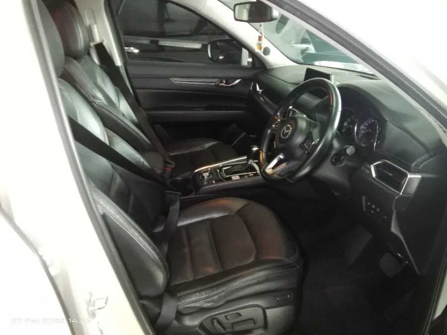 Foto Mobil Bekas Kabin Depan Mazda CX-5 2.4 tahun 2017