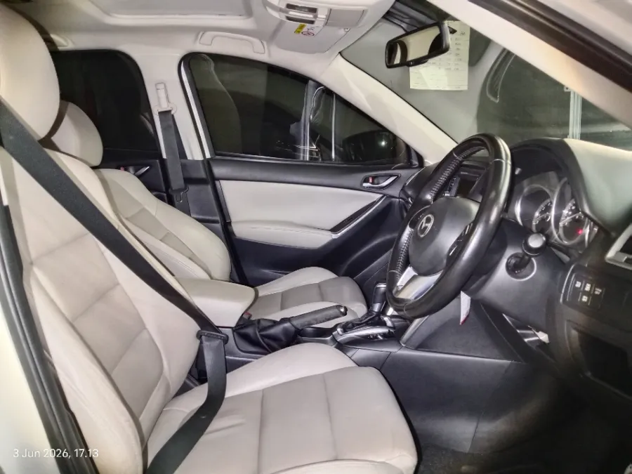 Foto Mobil Bekas Kabin Depan Mazda CX-5 2.5 tahun 2014