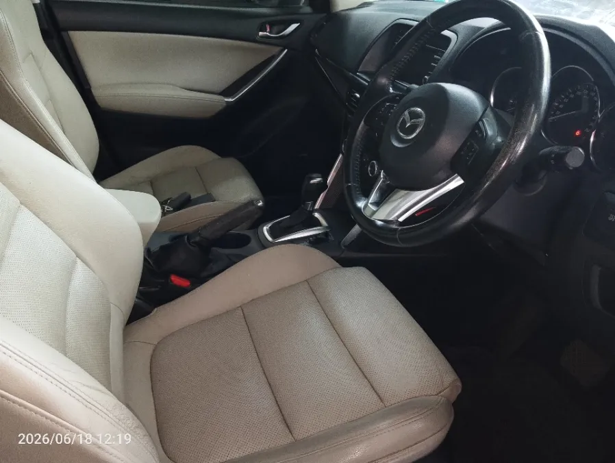 Foto Mobil Bekas Kabin Depan Mazda CX-5 2.5 tahun 2014