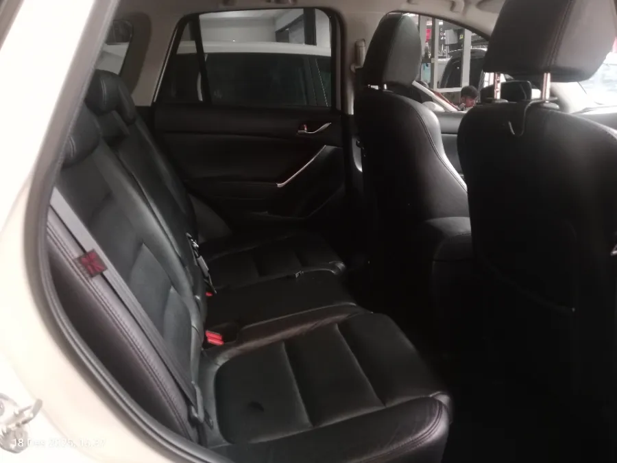 Foto Mobil Bekas Kabin Belakang Mazda CX-5 2.5 tahun 2015