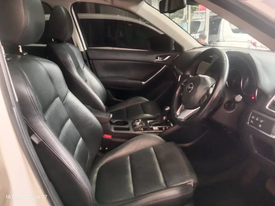 Foto Mobil Bekas Kabin Depan Mazda CX-5 2.5 tahun 2015