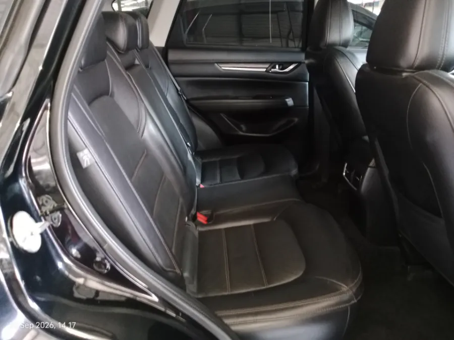 Foto Mobil Bekas Kabin Belakang Mazda CX-5 2.5 tahun 2017