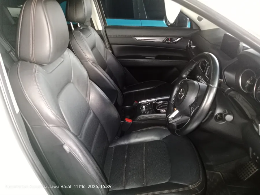 Foto Mobil Bekas Kabin Depan Mazda CX-5 2.5 tahun 2017