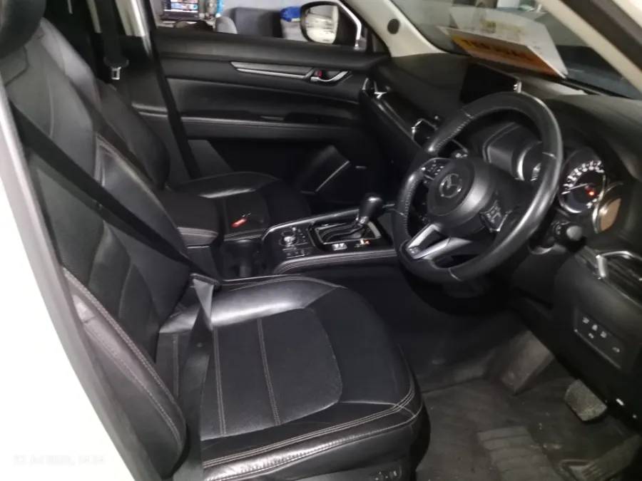 Foto Mobil Bekas Kabin Depan Mazda CX-5 2.5 tahun 2017