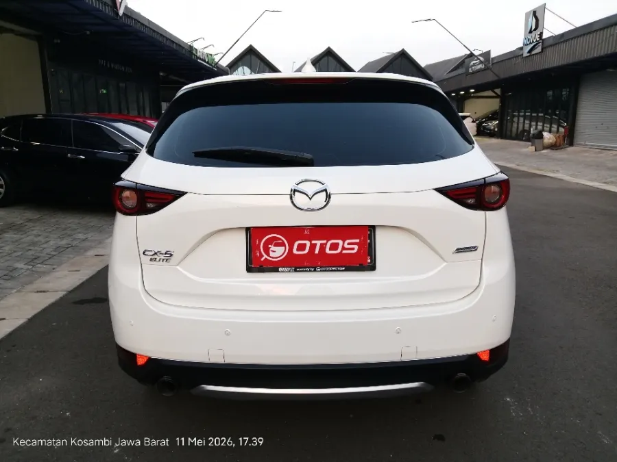Foto Mobil Bekas Tampak Belakang Mazda CX-5 2.5 tahun 2017