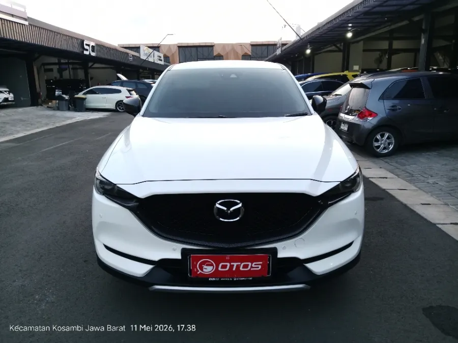 Foto Mobil Bekas Tampak Depan Mazda CX-5 2.5 tahun 2017