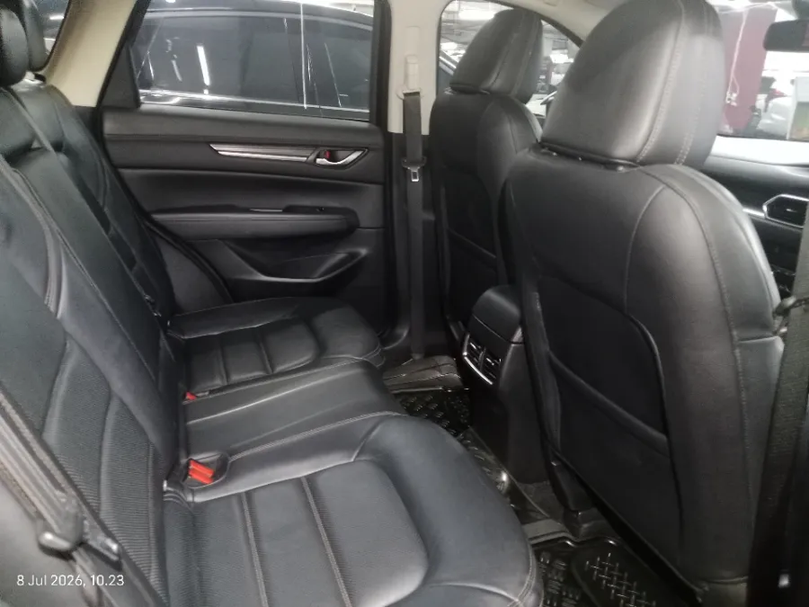 Foto Mobil Bekas Kabin Belakang Mazda CX-5 2.5 tahun 2018
