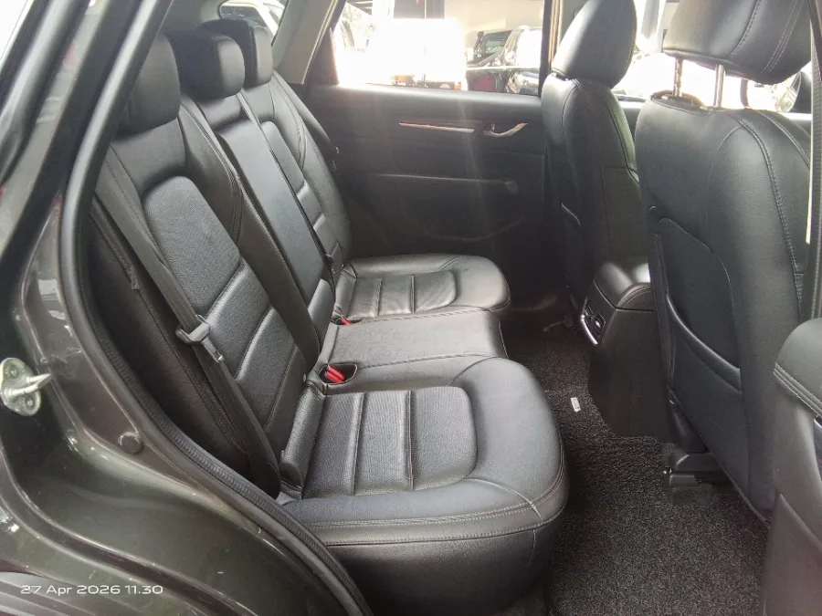 Foto Mobil Bekas Kabin Belakang Mazda CX-5 2.5 tahun 2018