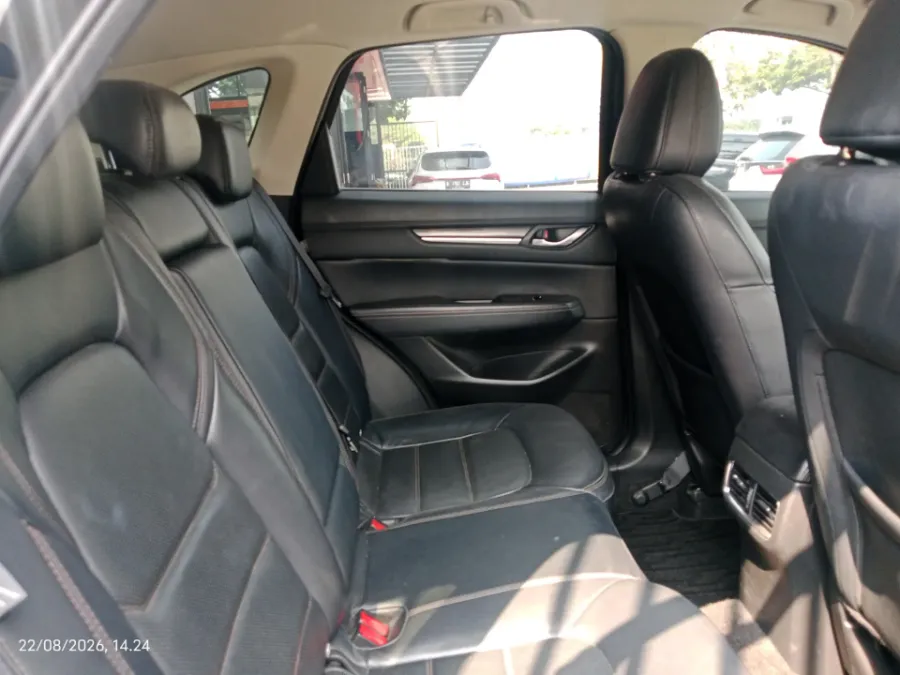 Foto Mobil Bekas Kabin Belakang Mazda CX-5 2.5 tahun 2018