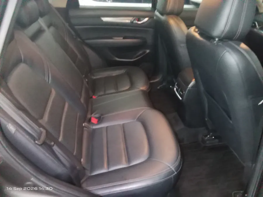 Foto Mobil Bekas Kabin Belakang Mazda CX-5 2.5 tahun 2018