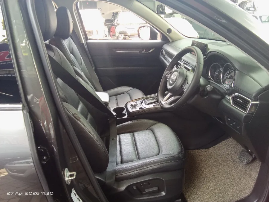 Foto Mobil Bekas Kabin Depan Mazda CX-5 2.5 tahun 2018